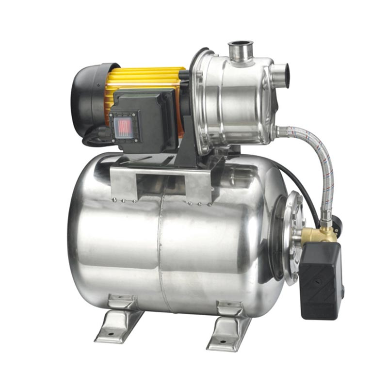 압력 탱크가 있는 정원 펌프장